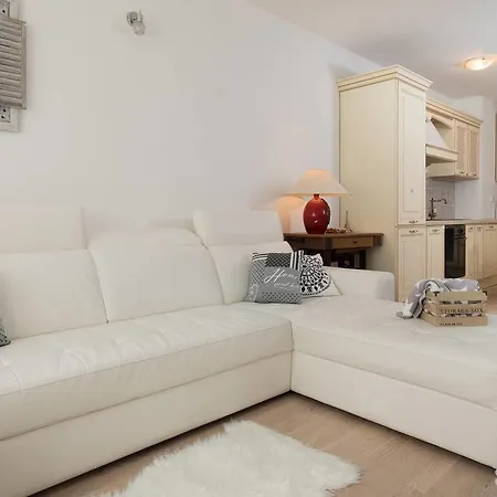 Shabby Leni Apartment